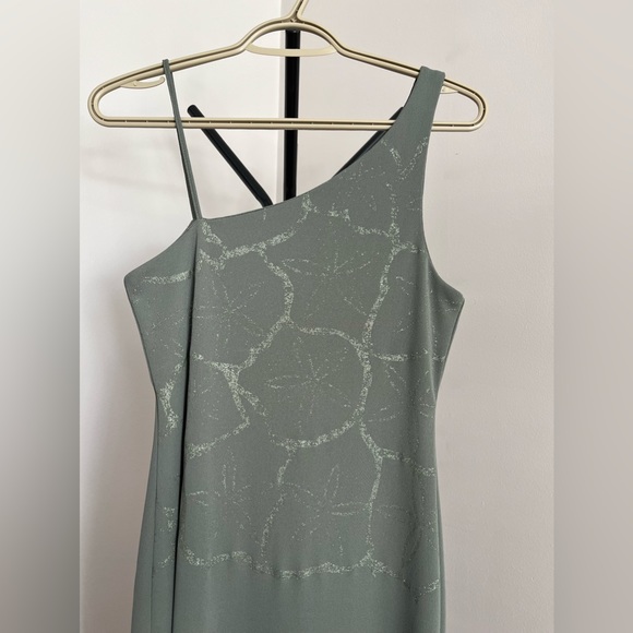 Women’s Asymmetrical Strap  One Shoulder Green Maxi Dress - Picture 2 of 11